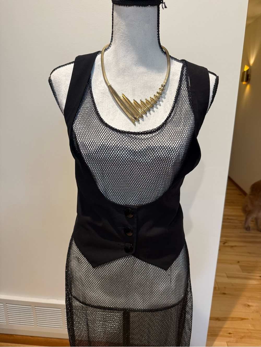 Victor -Harness like black vest cropped with Button Front - Picture 2 of 6